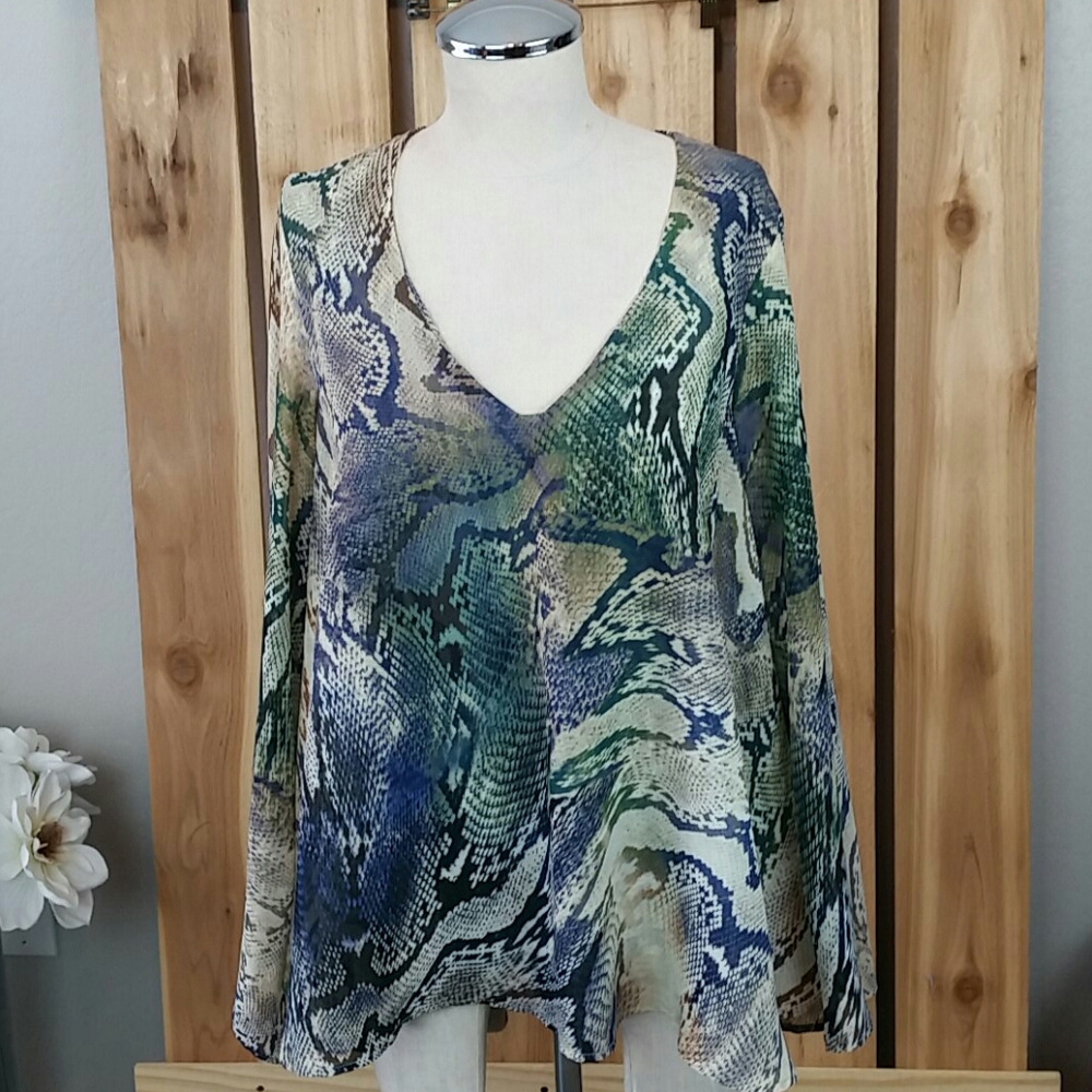 Show me you MuMu Snake Print Tunic Top